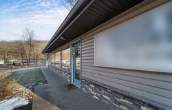 1290 Brodhead Rd, Coraopolis, PA 15108