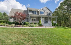 18 LAKESIDE LN, Westhampton, NY 11977