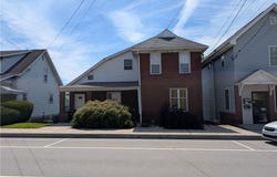 32 S 3rd St, Youngwood, PA 15697