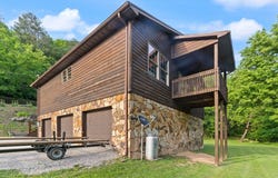 326 Cherry Lane, Garrett, KY 41630