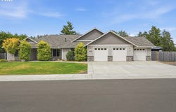 699 N MORRISON St, CoosBay, OR 97420