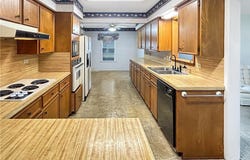 802 E 14th St, Cameron, TX 76520