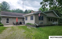 1787 Gilmore Ave, NEW HAMPTON, IA 50659