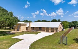 280 Hebron Church Rd, Yoakum, TX 77995