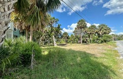 193 2nd St, Cedar Key, FL 32625