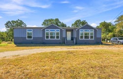 615 Green Acre Dr, Dale, TX 78616