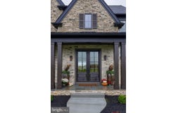 72 BOMBERGER Road, LITITZ, PA 17543