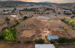 6 County Line Road, Edgewood, NM 87015