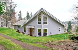 301 EDGEWOOD Dr, Silverton, OR 97381