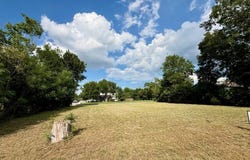 Lockhart, TX 78644