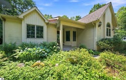 7212 E 46 1/2 Road, Cadillac, MI 49601