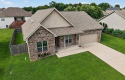 204 Robert E Court, Vine Grove, KY 40175
