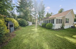 2 Hawthorne Ln, Nashua, NH 03062