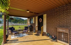 4 2nd Avenue, Clendenin, WV 25045