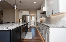 1367 S Casa Grande Avenue, Springfield, MO 65802