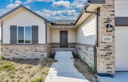 2224 E Arrowhead St, Andover, KS 67002