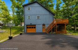 2128 Apley Drive, Bushkill, PA 18324