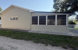 209 E Cleveland St, Holstein, IA 51025