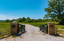 425 Barnhardt Road, Mountain View, AR 72680
