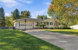 656 N Hidden Valley Road, Cuyahoga Falls, OH 44223