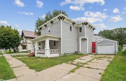 105 S D, Fairfield, IA 52556
