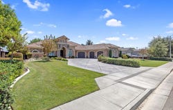 2579 Meadow View Road, Hanford, CA 93230
