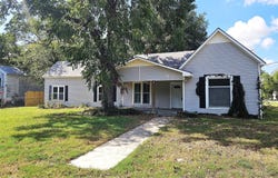 402 E State Street, Groesbeck, TX 76642