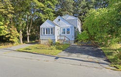 141 Long Pond Dr, Dracut, MA 01826