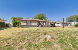 711 West Avenue, Electra, TX 76360