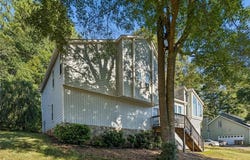 587 Farmbrook Trail NE, Kennesaw, GA 30144