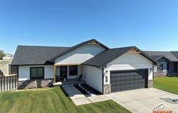 810 Edelle Avenue, Sublette, KS 67877
