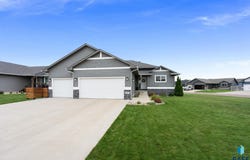 612 Legendary Dr, Harrisburg, SD 57032