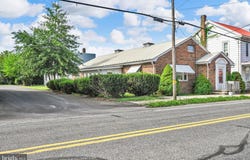 625 E MAIN Street, HEGINS, PA 17938