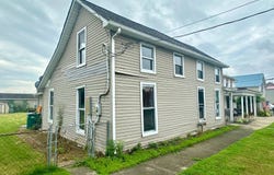 23 E Pickaway St, Kingston, OH 45644