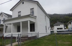 145 6th Avenue, Montgomery, WV 25136