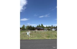 1033 Potts, McCall, ID 83638