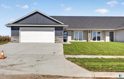 902 Shirley St, Harrisburg, SD 57032