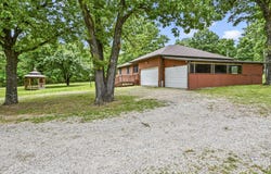 1194 State Highway Dd, Marshfield, MO 65706