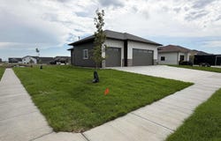 2800 S Maplewood Ave, Sioux Falls, SD 57110