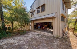 123 Bowie Trl, Luling, TX 78648