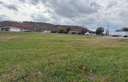 Roberts Matthews Hwy, Sparta, TN 38583
