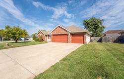 1345 W Dunrobin Castle Drive, Nixa, MO 65714