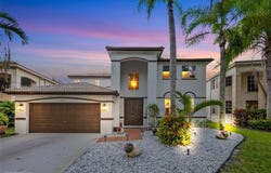 4394 Fox Ridge Dr, Weston, FL 33331
