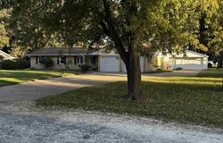 207 SPRING BAY Drive, Jacksonville, IL 62650-9586