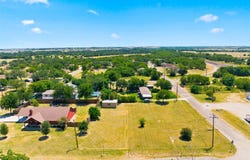 E 5th Street, Crawford, TX 76638