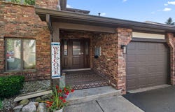 5015 Spinnaker Lane, Crown Point, IN 46307