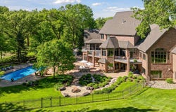 614 Hidden Creek Trail, Mendota Heights, MN 55118
