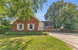 236 E 5th Avenue, Berea, OH 44017