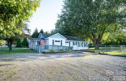 95 Elysinia Avenue, Waynesville, NC 28786
