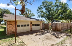 1701 E Spring Street, Henrietta, TX 76365